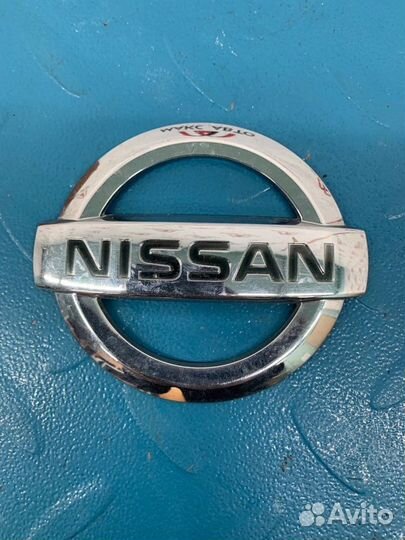 Б/У эмблема (шильдик, значок ) задний Nissan