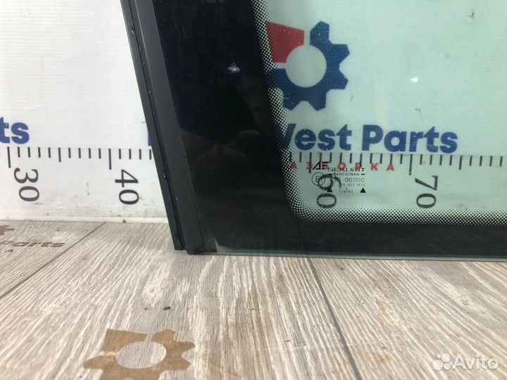 Стекло кузовное глухое Ford Galaxy компактвен 1.9L