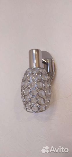 Люстра потолочная и два бра на стены