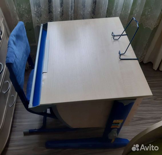 Школьная парта и стул
