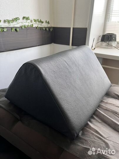 Подушка под колени треугольник