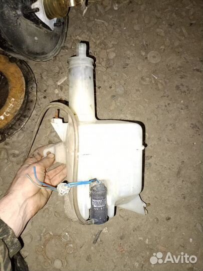 Бачок стеклоомывателя Toyota Corolla AE90