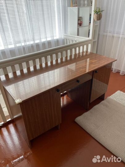 Письменный стол