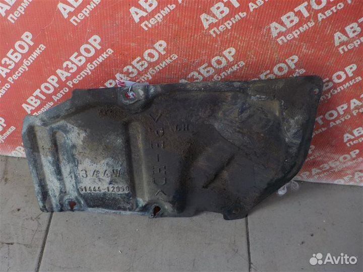 Пыльник двигателя передний левый Toyota Corolla