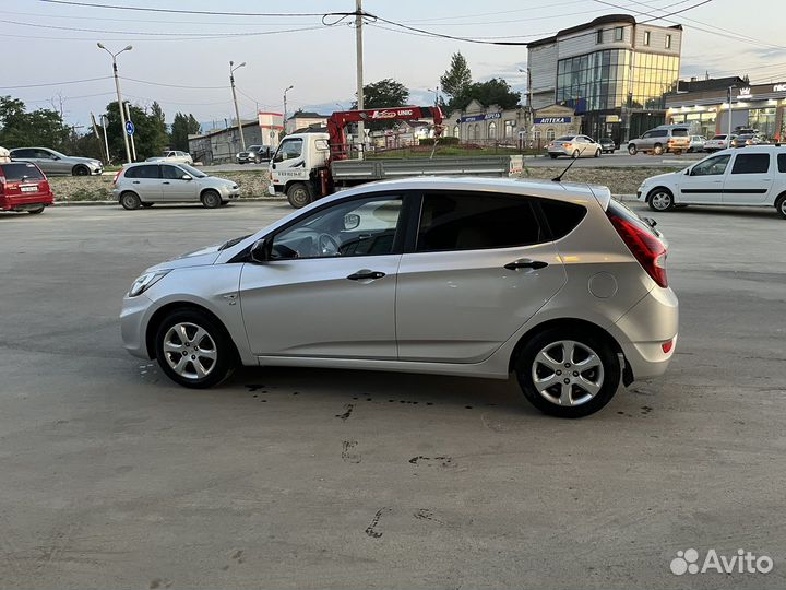 Hyundai Solaris 1.6 AT, 2011, 94 000 км