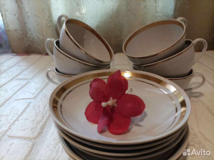 Чайные чашки с блюдцами