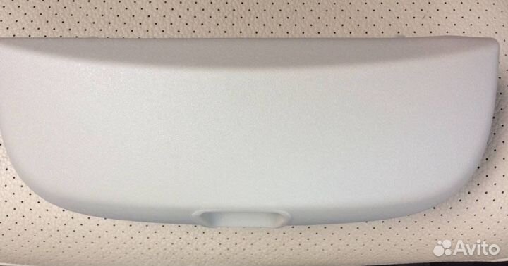 Держатель очков в салоне Мерседес