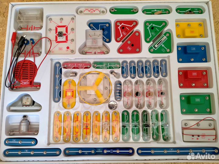 Электронный конструктор Знаток (1000 схем)