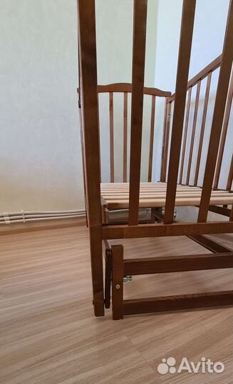 Детская кроватка Можга с продольным маятником