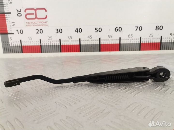 Щеткодержатель задний Chrysler Grand Voyager