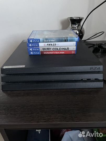 Sony playstation 4 pro с играми,2 геймпада