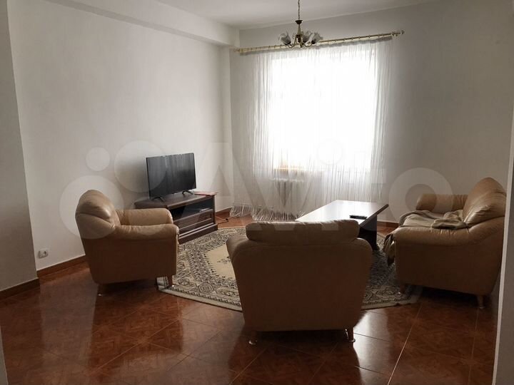 3-к. квартира, 120 м², 3/8 эт.