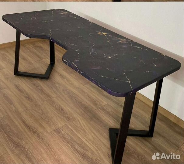 Компьютерный стол 'Harmful Kid'