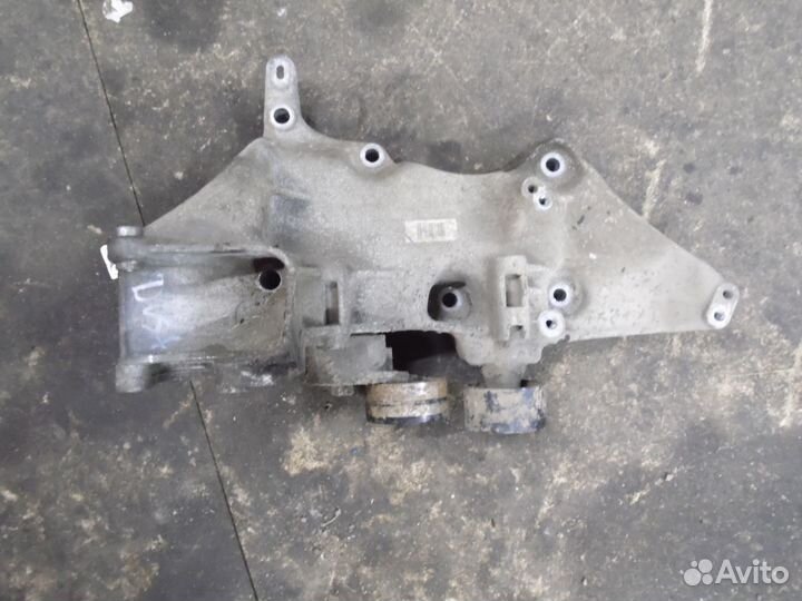 Кронштейн генератора 2 литра Рено Дастер
