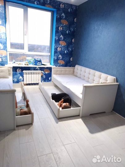 Кровать-диван в каретной стяжке