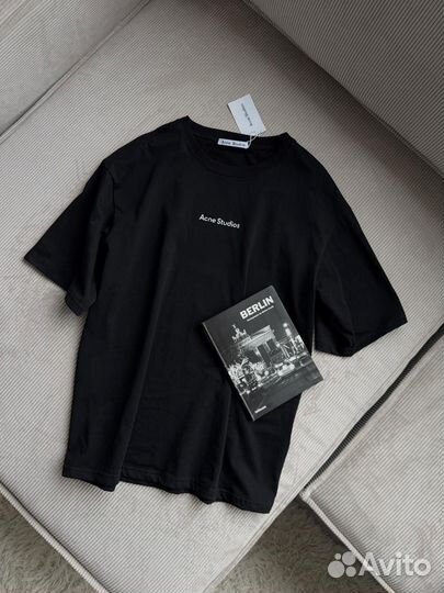Классная футболка acne studios