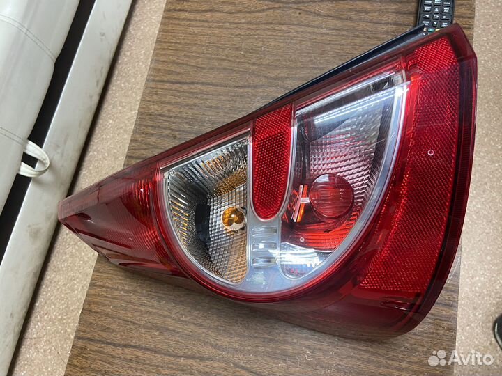 Фонарь левый Renault Sandero 1 09-14г