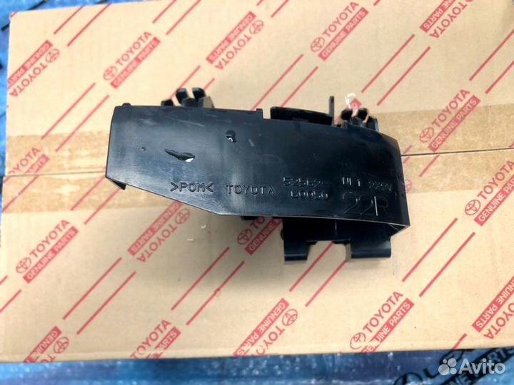 Кронштейн бампера задний правый Lexus Lx570