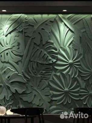 Барельеф на фасаде здания и внутри помещения