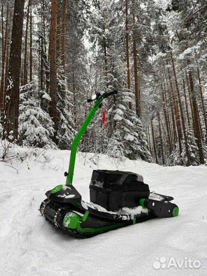 Мотосноуборд гусеничный