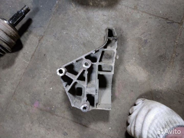 Кронштейн генератора Лада Гранта