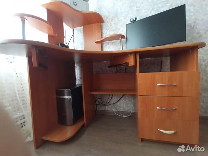 Компьютерный стол