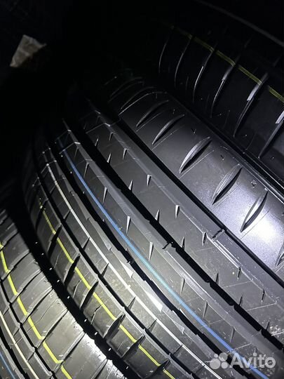 Michelin Pilot Sport 4 235/45 R18 98Y