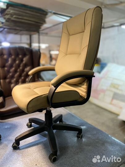 Офисное кресло