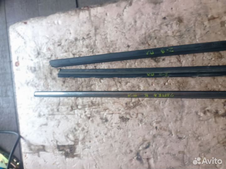 Молдинг двери передней левой Opel Zafira B