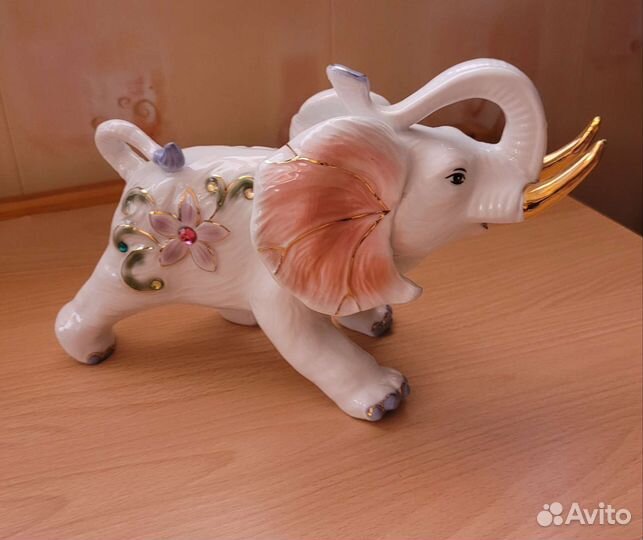 Статуэтка слон