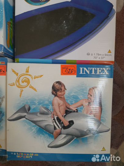Надувной дельфин для плавания