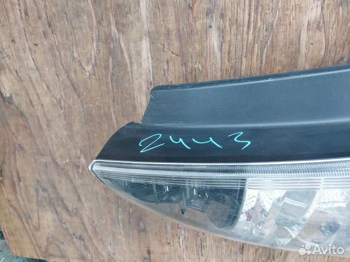 Фонарь задний левый Toyota Prius 2 NHW20