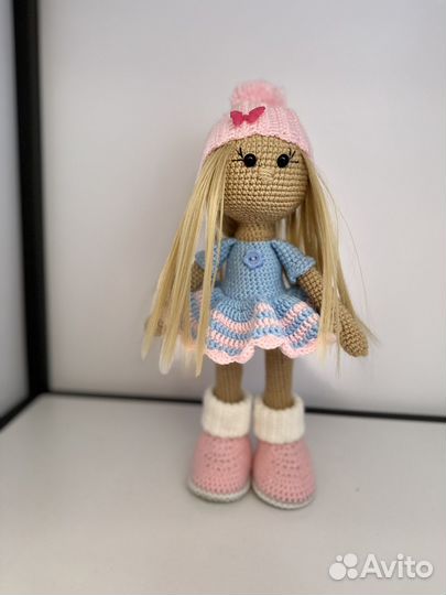 Вязаная кукла ручной работы
