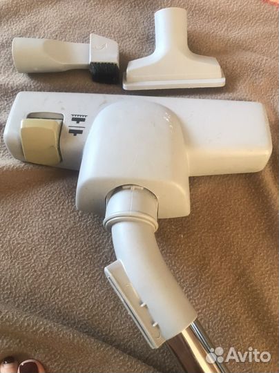 Пылесос Электролюкс работает