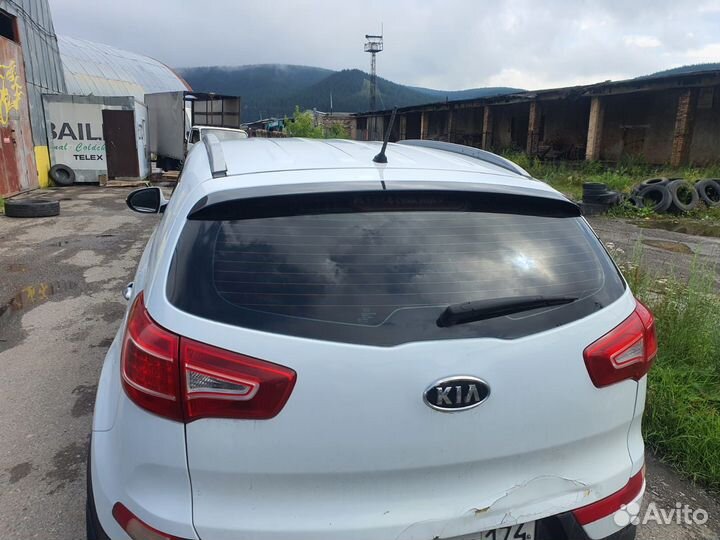 Продам заднюю дверь багажника