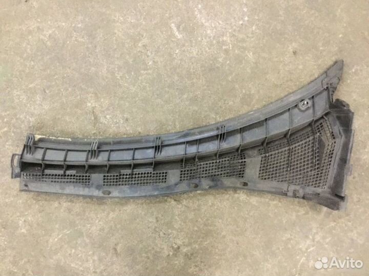 Решетка стеклоочистителей (жабо) правая Mazda 3 BK