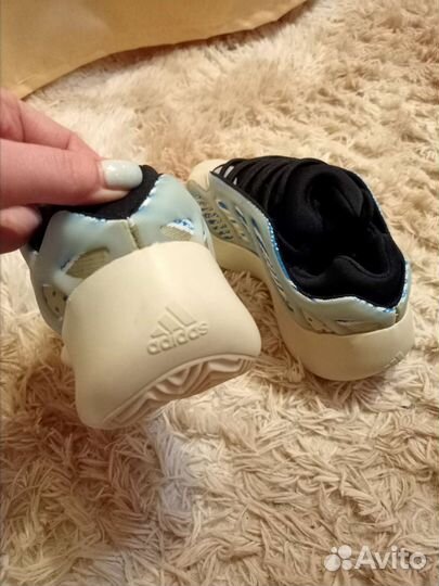 Кроссовки Yeezy Boost 700 v3 Arzareth