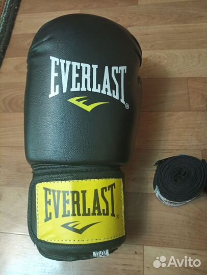 Боксерские перчатки 12 oz everlast