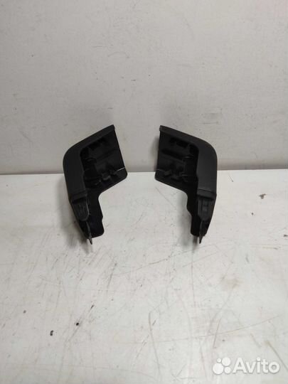 Заглушка накладка салазок сиденья Toyota RAV4 40