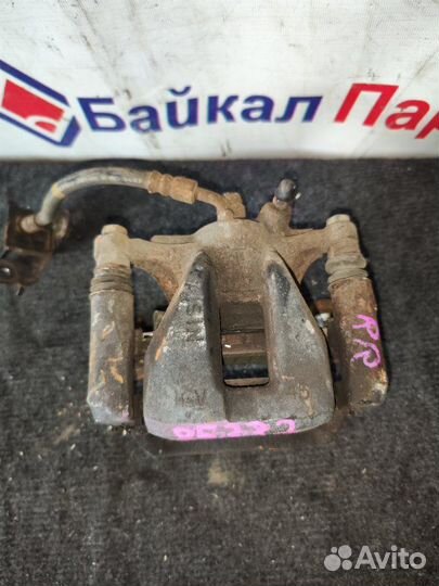 Суппорт задний правый Toyota Grand Hiace VCH16W