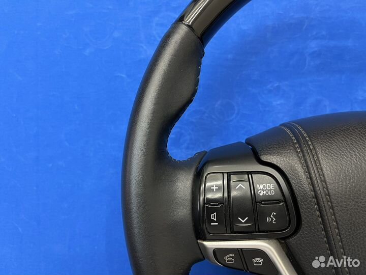 Оригинальный руль с косточкой Toyota Highlander 50