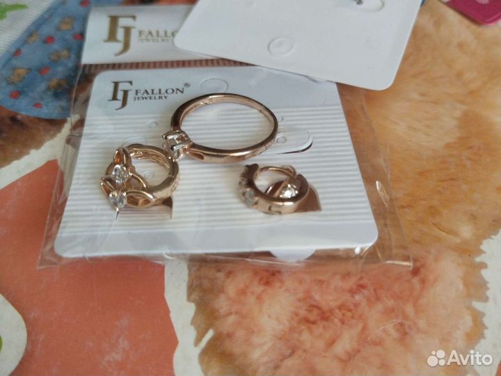 Бижутерия комплект и кольца, все все новое