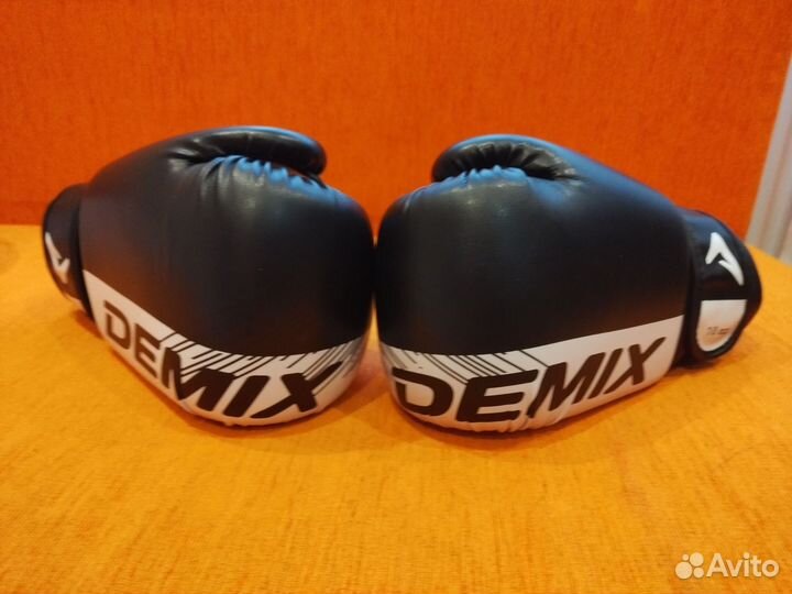 Боксерские перчатки 10 oz demix