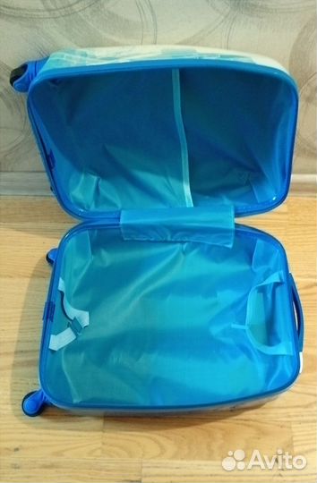 Детский чемодан на колесиках