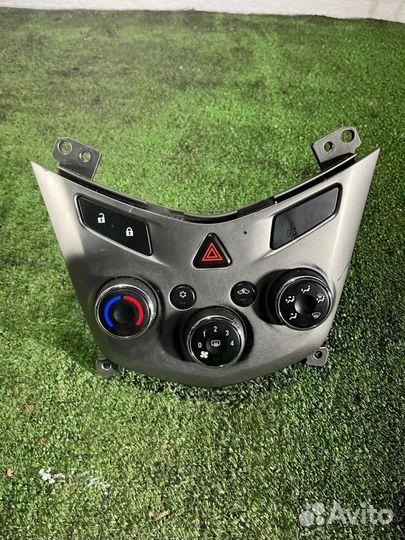 Блок управления отопителем Chevrolet Aveo (T300) 2