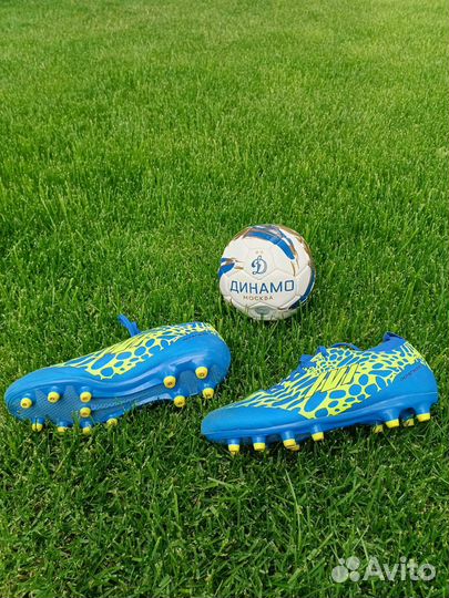 Футбольные бутсы