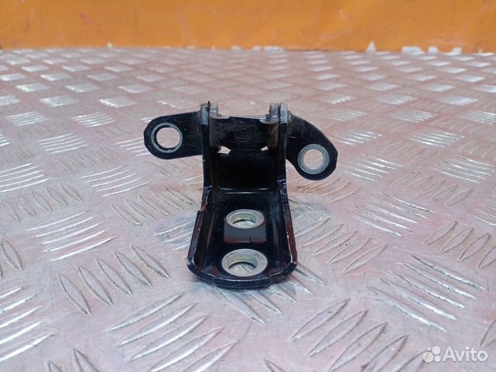 Петля двери верхняя передняя правая Toyota Camry 8