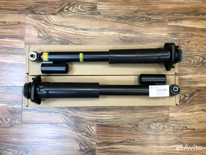 Левый задний амортизатор Range Rover L322 с VDS