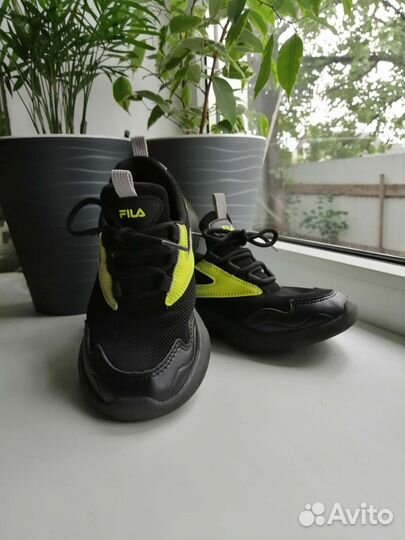 Продам кроссовки fila