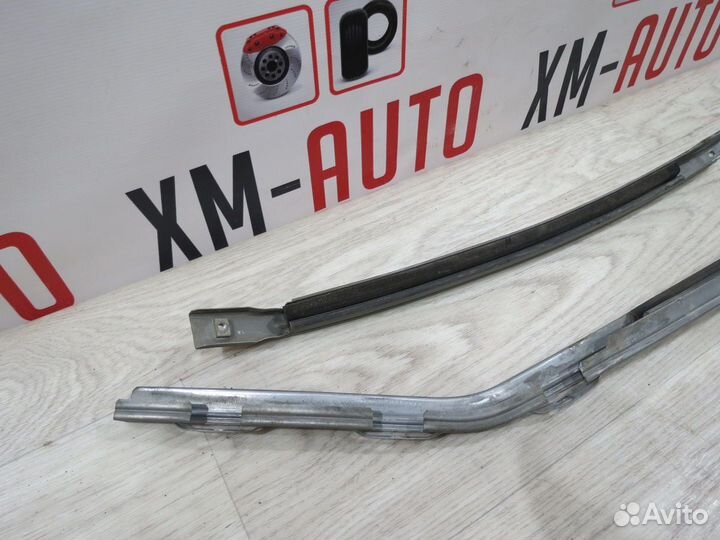 Направляющая стекла Opel Astra j